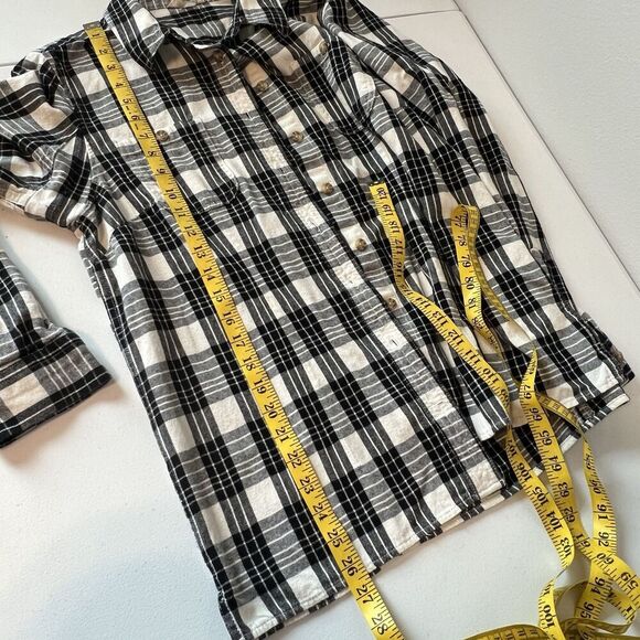 Duluth trading company black plaid flannel button down size Medium - Picture 5 of 9